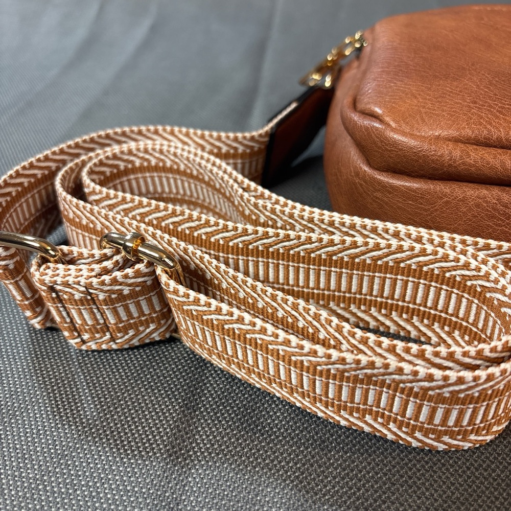 BOSTANTEN Small Crossbody Bag, cell phone, three pocket,  woven guitar strap. - Picture 7 of 7